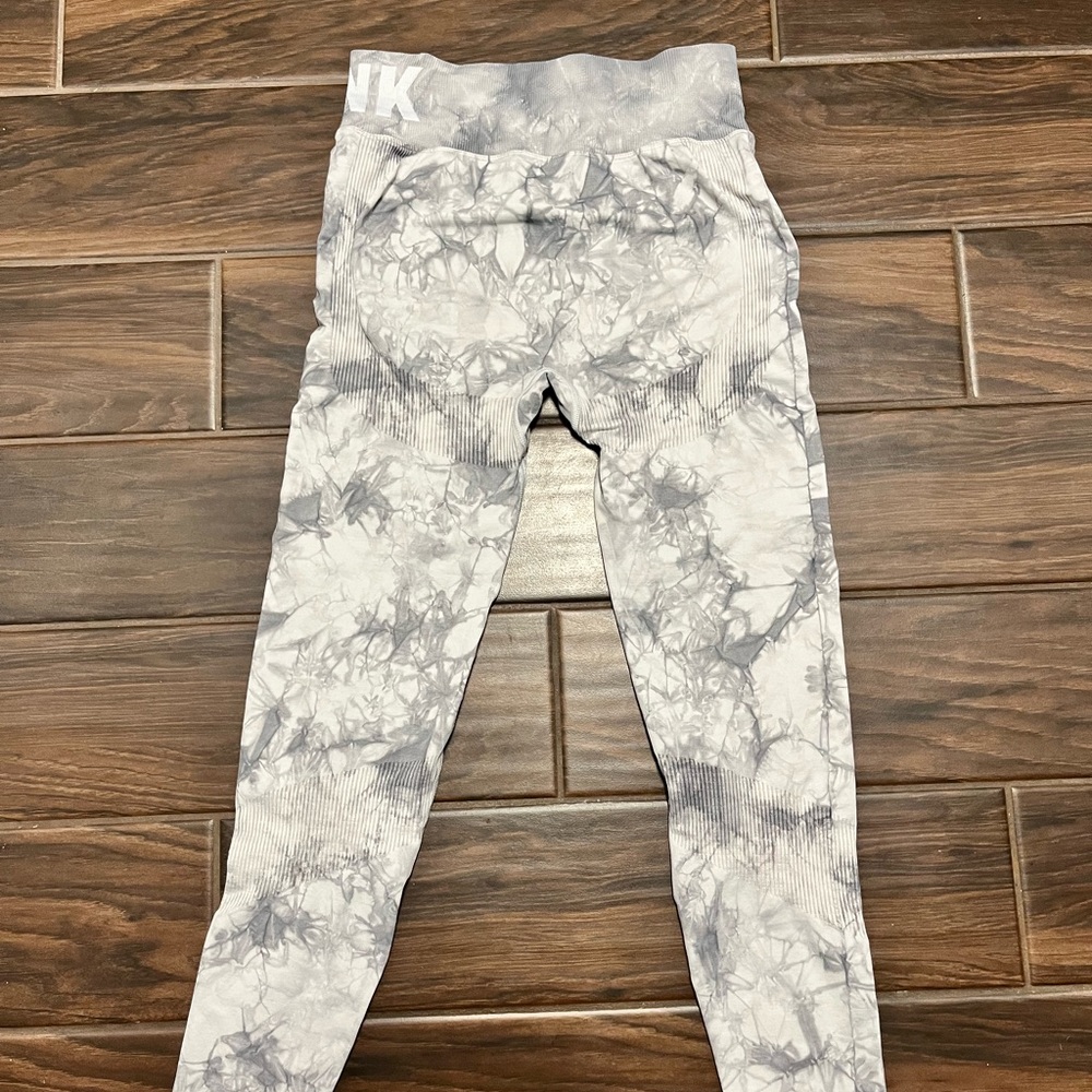 Victoria’s Secret PINK leggings